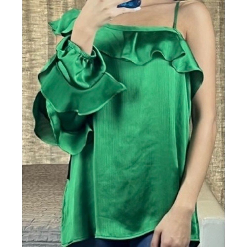 VINCE CAMUTO GREEN RUFFLE BLOUSE